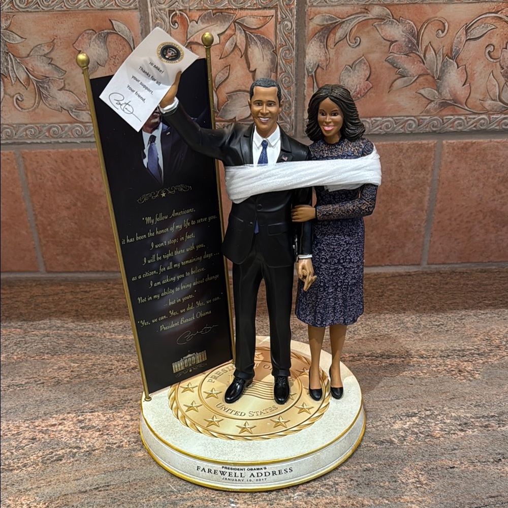 Bradford Exchange Barack & Michelle Obama Farewell Address Figurine Statue